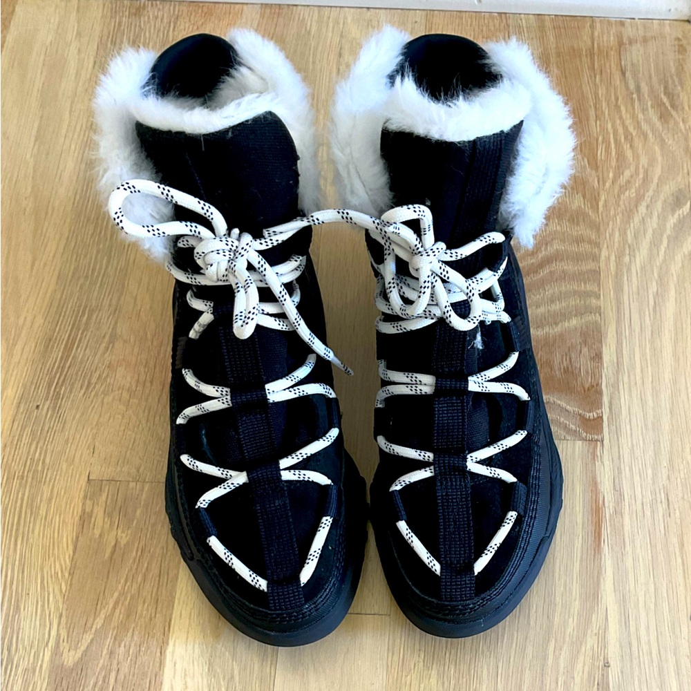 Sorel Lace Up Winter Boots Size 6